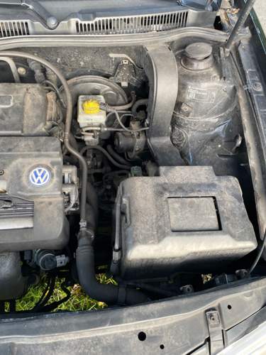 Golf IV 1.4 16V Motorraum Fahrtrichtung Links.jpg