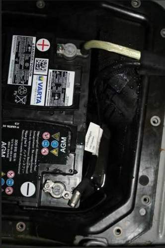 Agm-batterie-im-r32