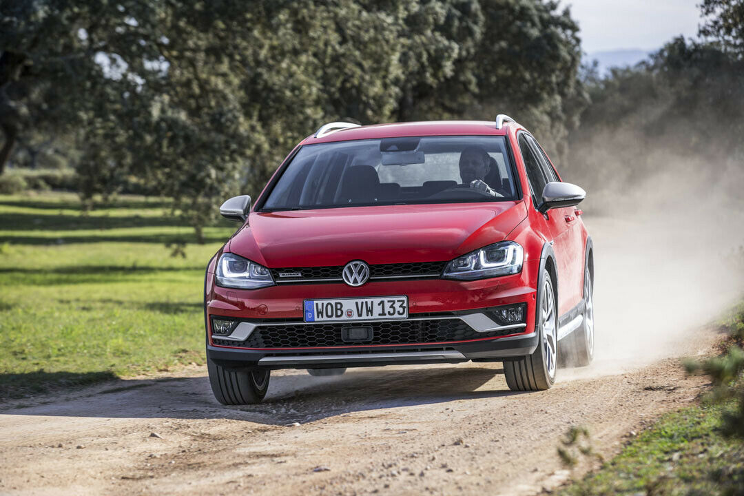 Der VW Golf Variant Alltrack schwebt zwei Zentimeter höher über dem Boden als die Serienversion