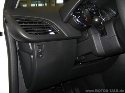 Peugeot 207 unter Lenker