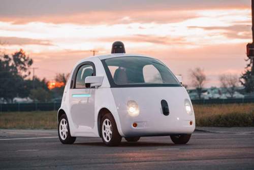 Das selbstentwickelte Google-Auto absolviert bereits Tests auf öffentlichen Straßen
