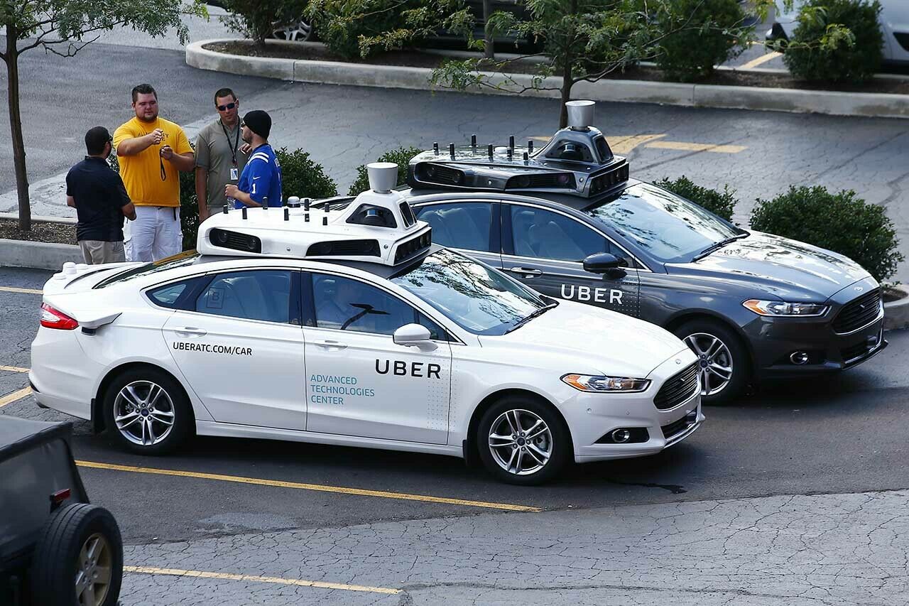 Google und Uber versuchen sich am autonomen fahren: Die Ausrichtung auf ein ähnliches Zukunftsfeld ruft Konflikte zwischen den beiden Firmen hervor