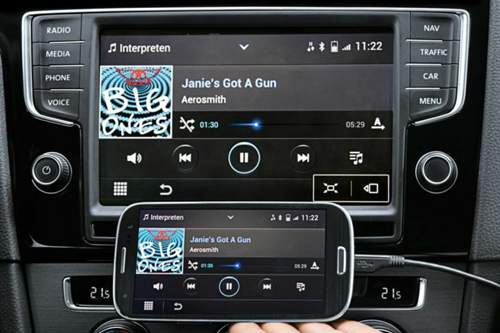Ist die Technik auch noch so modern, am Ende verarbeitet sie doch oftmals "nur" Aerosmith: Android Auto in einem Audi-Fahrzeug