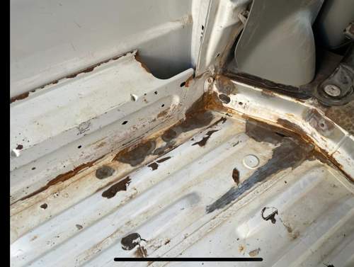 Überblick Rost hinter Fahrersitz