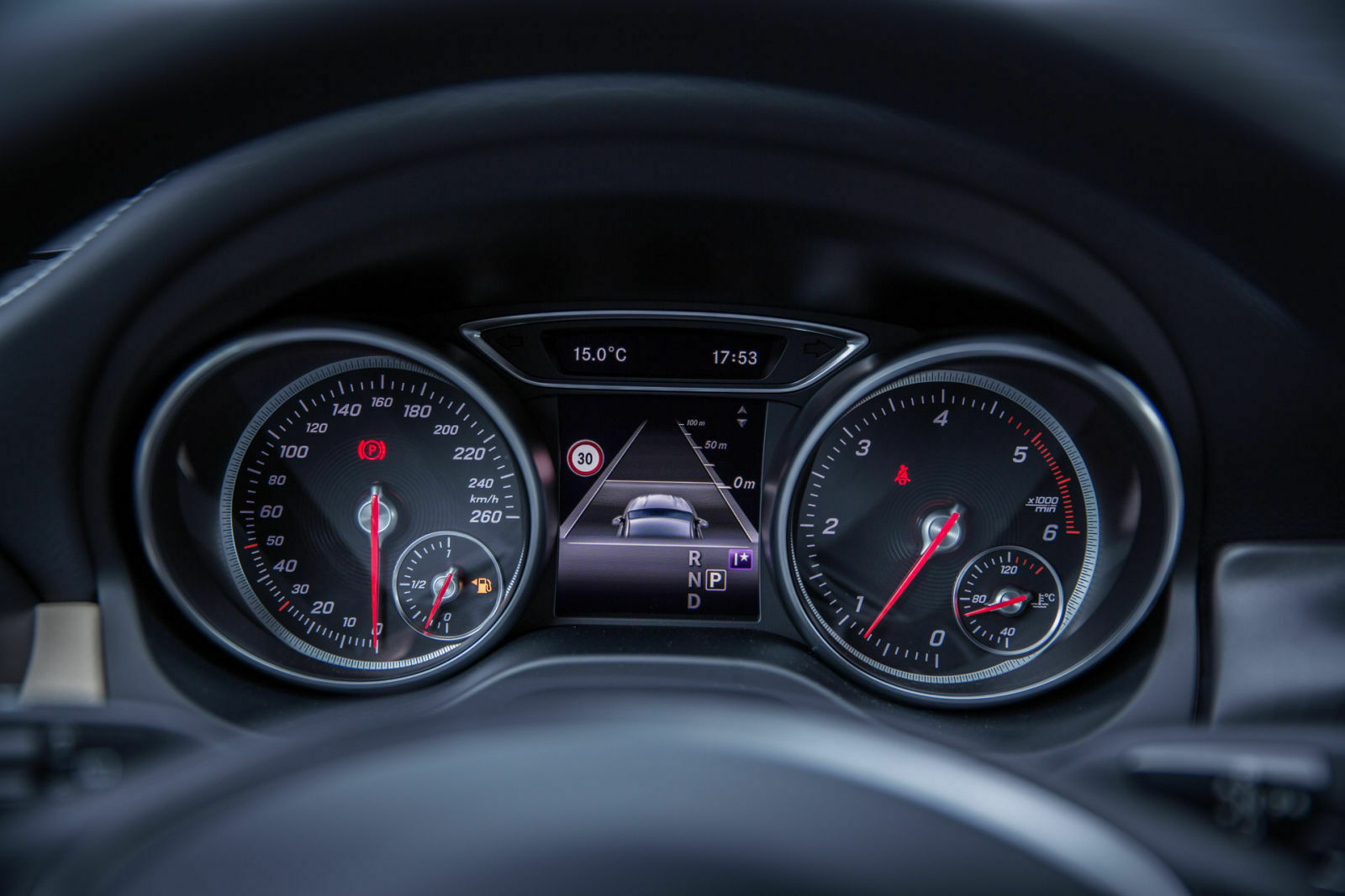 Mercedes CLA 200d Shooting Brake: Den Instrumententräger hat der CLA von der A-Klasse geerbt, genau wie die sonstige Technik