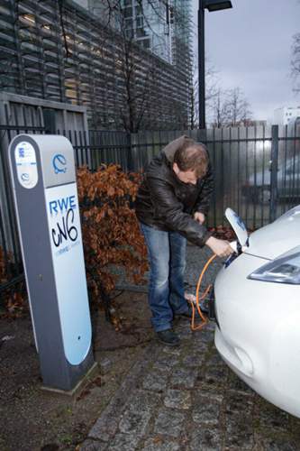 An dieser Ladesäule steht zumeist niemand herum, der keine Batterie zu laden hat. Das gilt leider nicht überall.