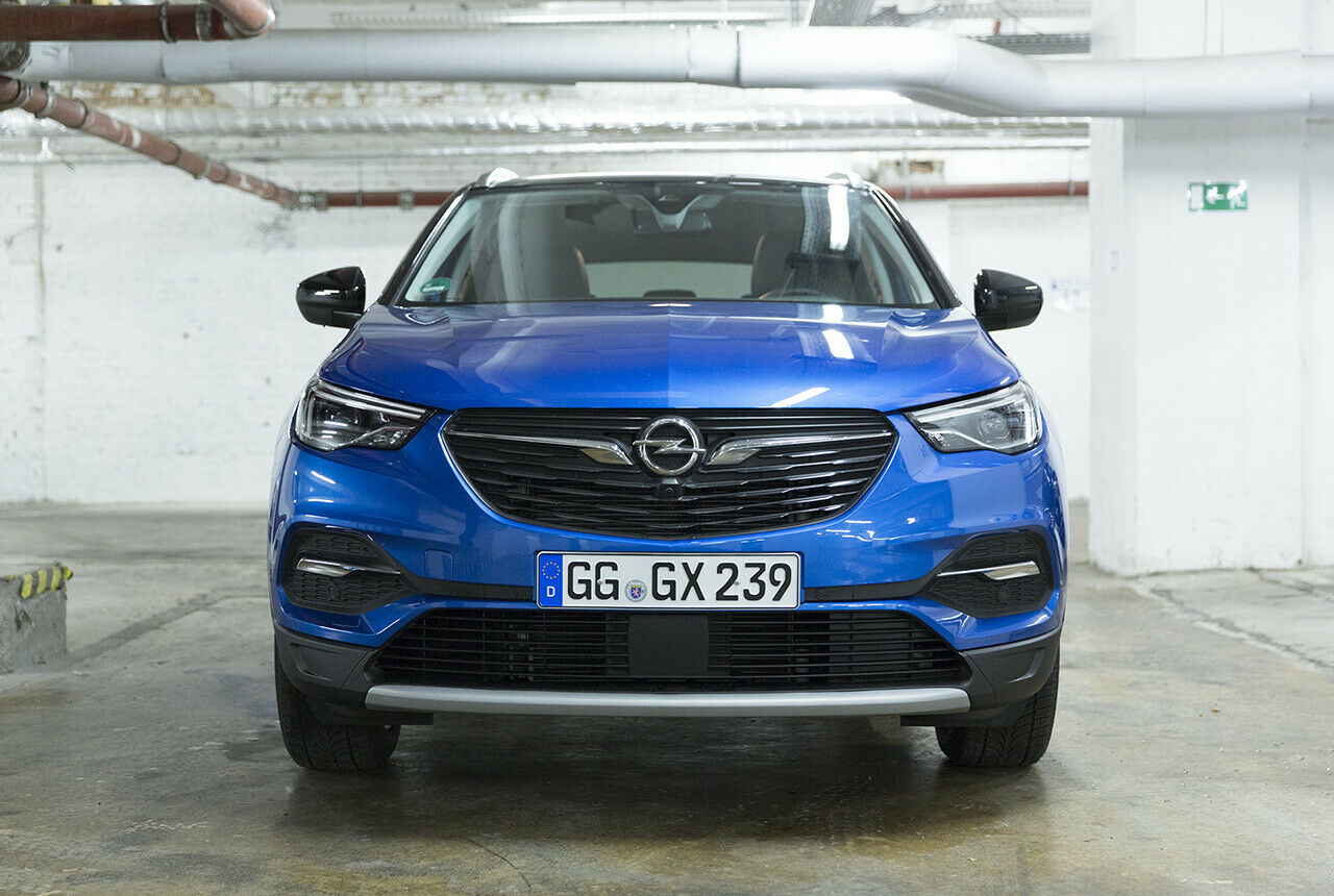 Gar nicht so dick, wie er aussieht: Ausgerüstet mit dem Basisbenziner wiegt der Grandland X nur 1.350 Kilogramm inklusive Fahrer