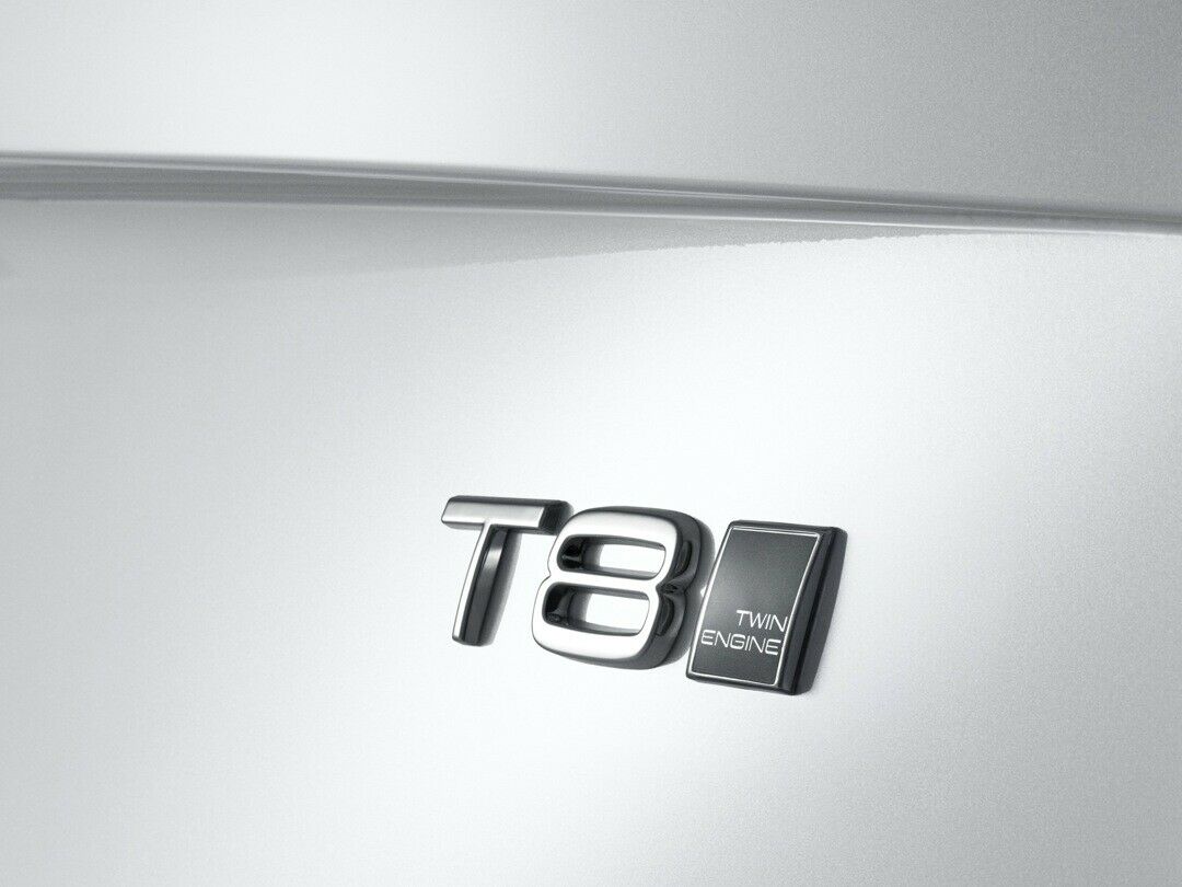 Das Logo am Topmodell mit Plug-in-Hybrid