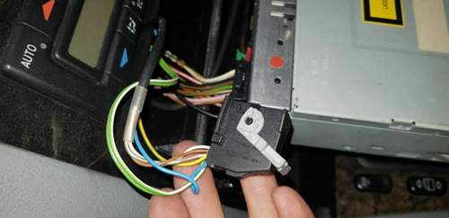 Unbekannte stecker hintem dem aschenbech