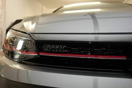 GTI Emblem Schwarz