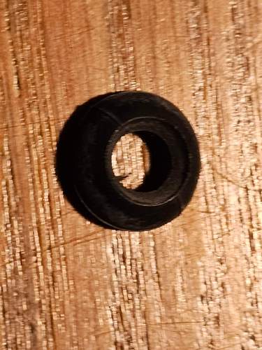 Vermutlich abgebrochenes Gummiteil