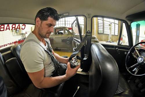 Autos, die vor dem 1. April 1970 erstmals zugelassen wurden, brauchen keine Gurte. Für die Sicherheit von Kinder lassen sich diese jedoch nachrüsten