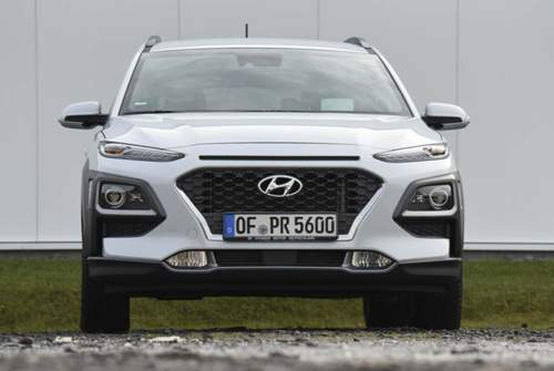 Hyundai positioniert beim Kona die Scheinwerfer unten. Die oberen Lampen sind LED-Tagfahrleuchten