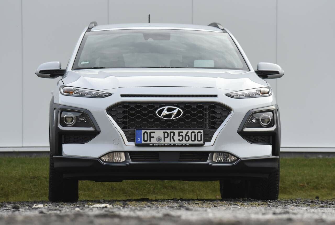Hyundai positioniert beim Kona die Scheinwerfer unten. Die oberen Lampen sind LED-Tagfahrleuchten
