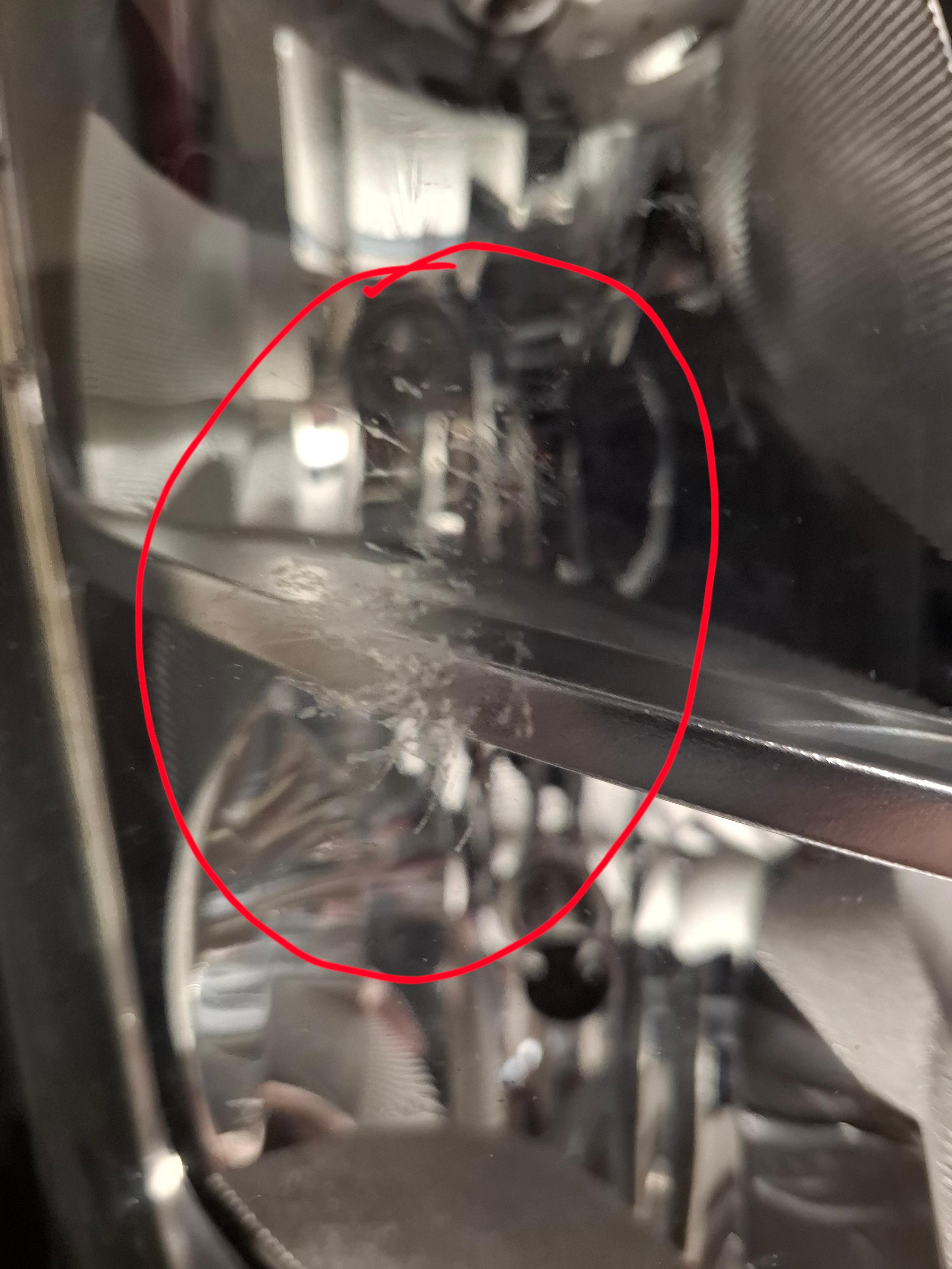 Haarrisse im LED Scheinwerfer?
