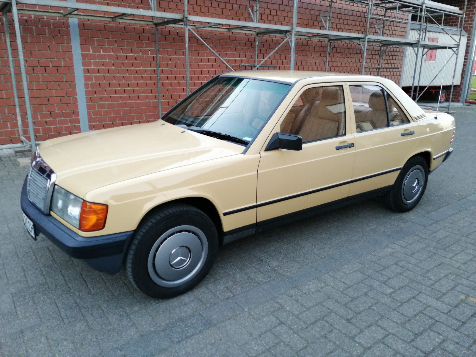Hässliche Farben am W124