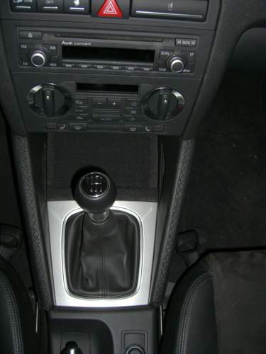 A3-mittelkonsole-streben-mit-leder-ueberzogen-03
