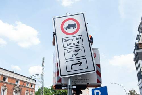 Schilder für Fahrverbot in Hamburg