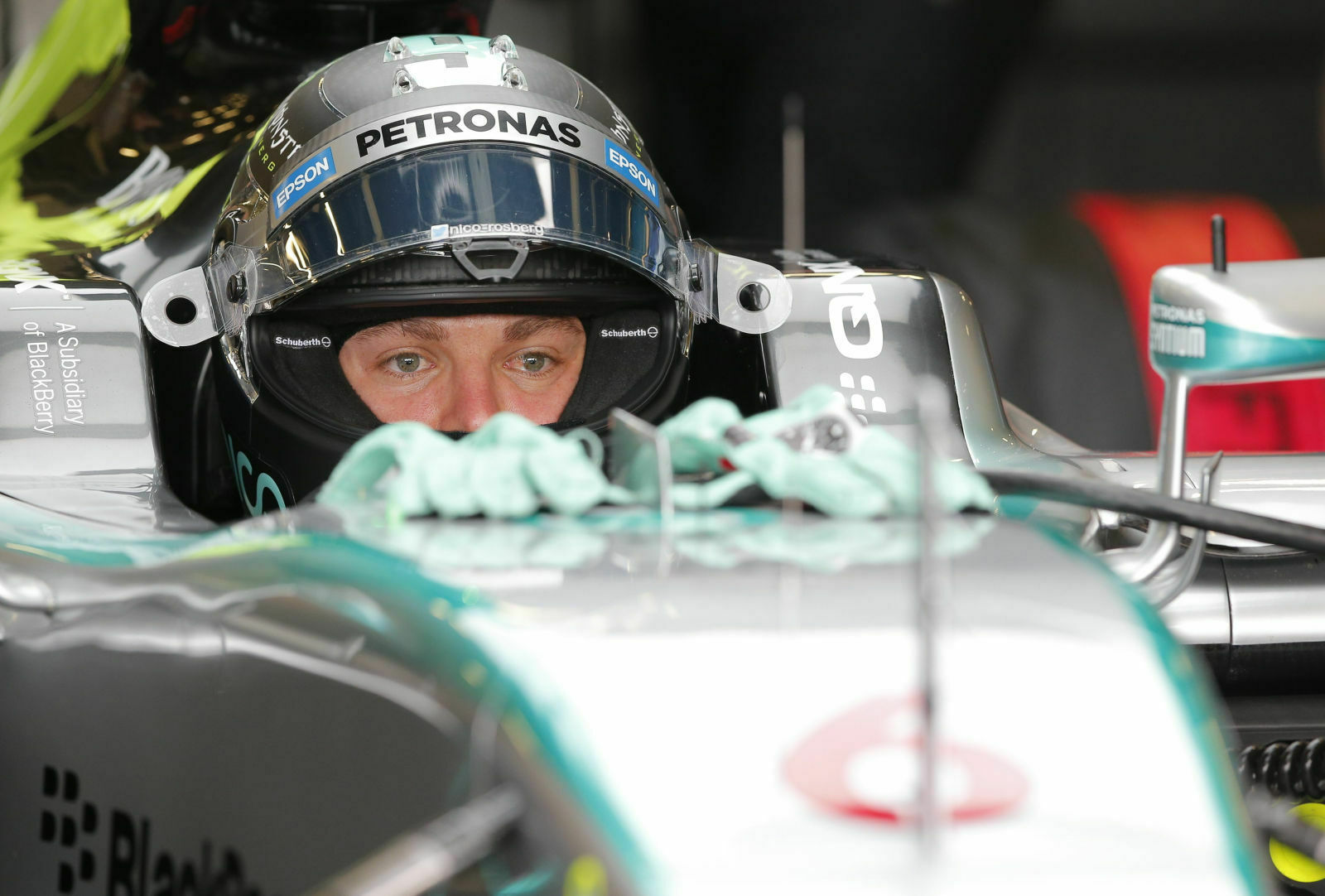 Trauriger Blick: Nico Rosberg fuhr beim Qualifying in Silverstone nur knapp langsamer als sein Teamkollege Lewis Hamilton