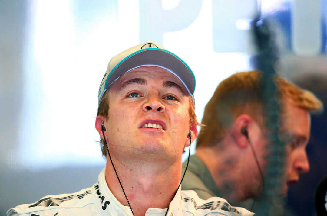 Nico Rosberg (Mercedes) musste aus der Box zusehen, wie er durchgereicht wurde