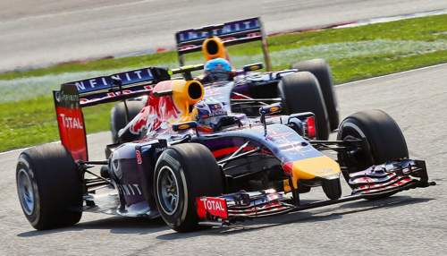 Während Teamkollege Daniel Ricciardo erneut den dritten Platz einfuhr, betrieb Vettel im zweiten Red Bull beeindruckend Schadenbegrenzung