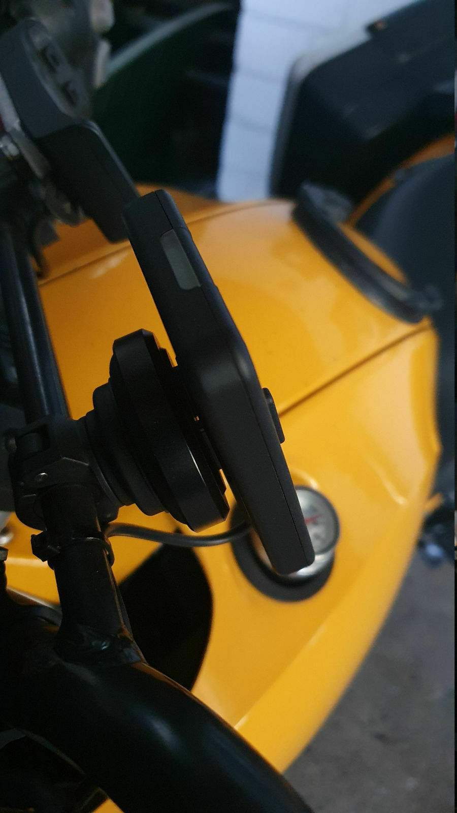 Handy defekt durch Vibrationen am Bike - Startseite Forum Motorrad ... |  MOTOR-TALK