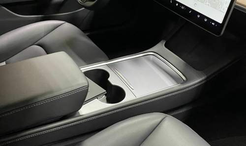Neue Mittelkonsole Model 3