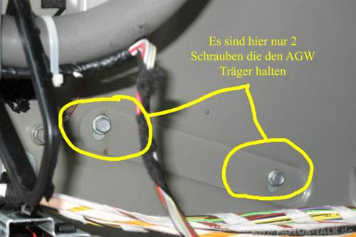 2-befestigungsschrauben-des-agw-traegers