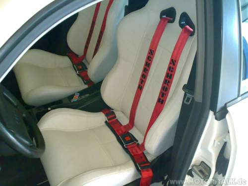 Sitze um Auto