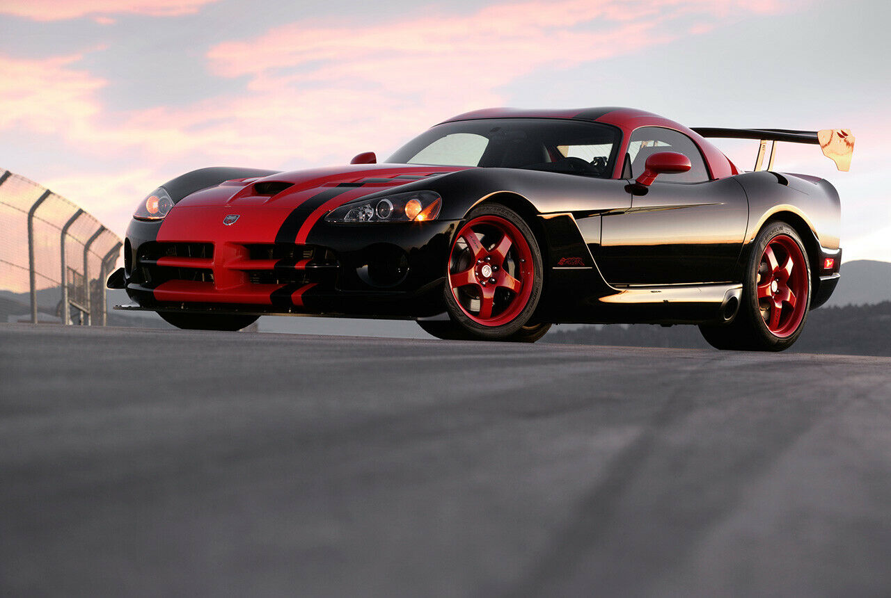 Voodoo-Viper: Zum Auto gibt es eine farblich passende Zelt-Garage