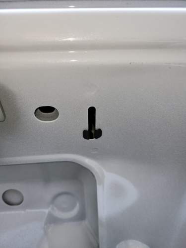 Metallhalter hat sich gelöst