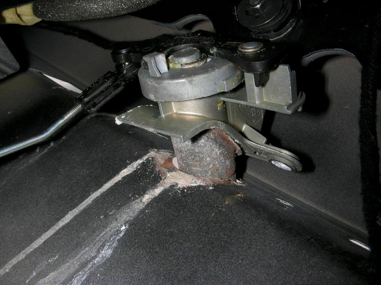 Heckklappe öffnet beim Motorstart