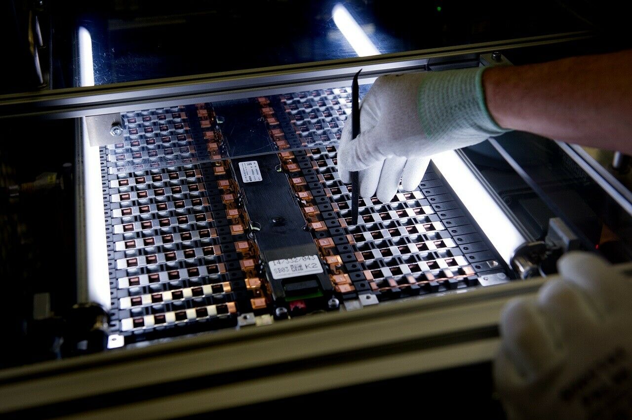 Batteriefertigung in Kamenz bei der Daimler-Tochter Accumotive. Die Zellen werden allerdings dazugekauft
