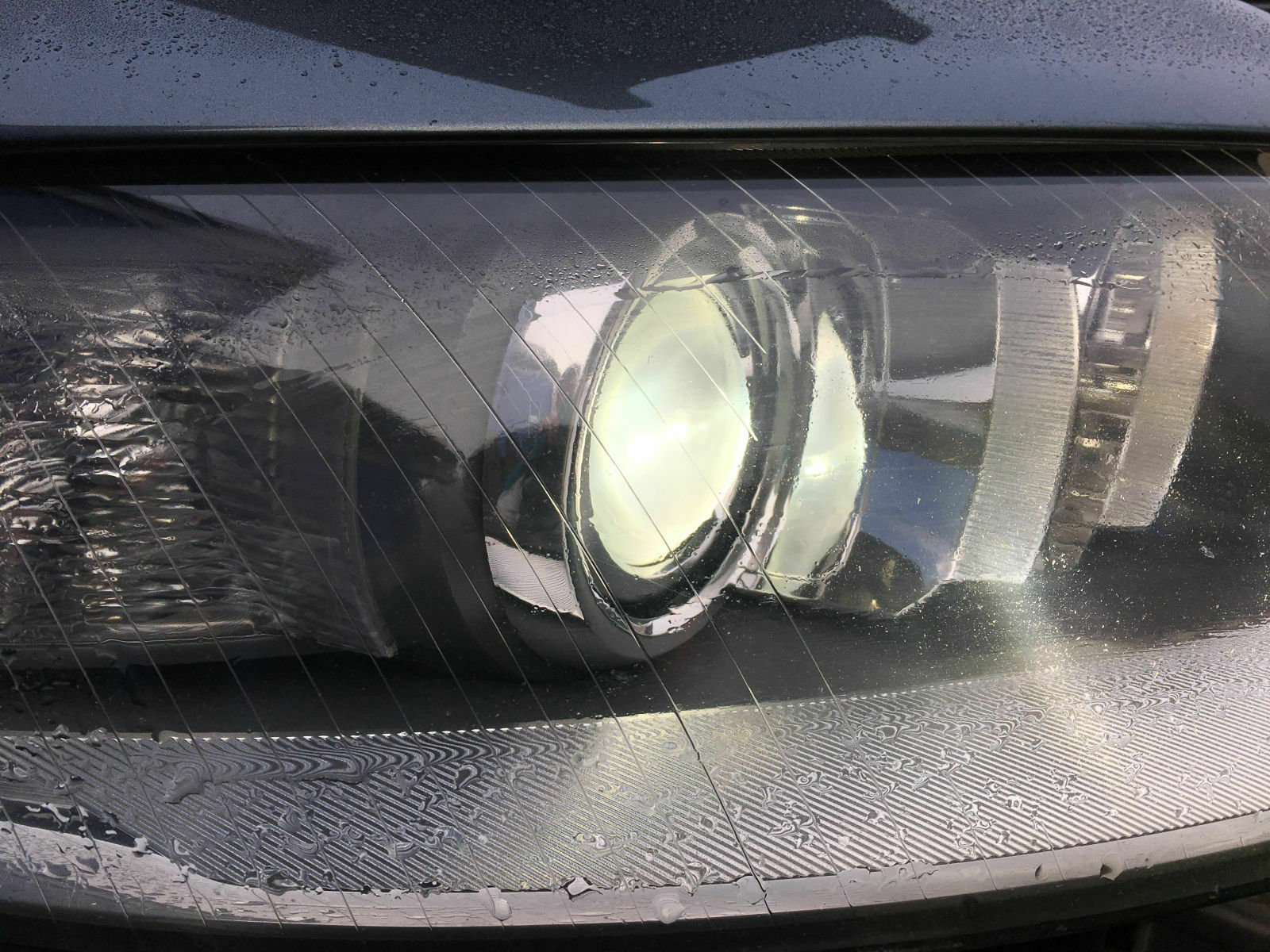 Hella EvoX-R Bi-Xenon Projektoren von Retrofitlab im originalen A6 4F VFL Scheinwerfer
