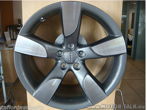 Hersteller Audi A4/S4 Felge im 5 Arm Hohlspeichen Design