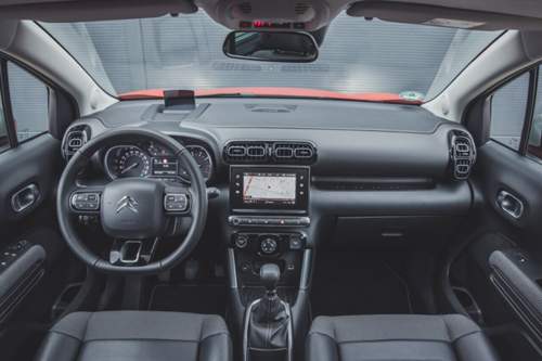 Citroën hätte im Cockpit ruhig etwas mutiger sein dürfen. Der Qualitätseindruck: Vergleichbar zum Fließband-Nachbarn
