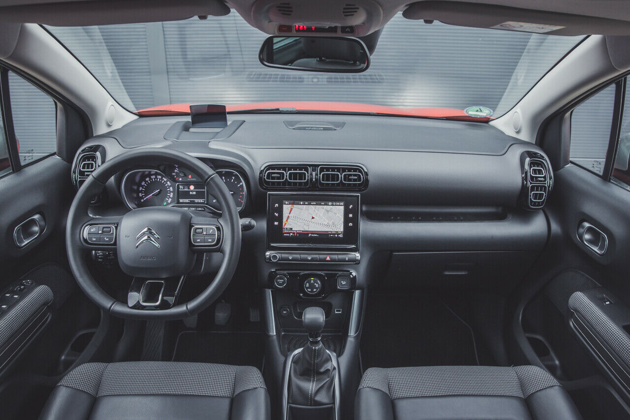 Citroën hätte im Cockpit ruhig etwas mutiger sein dürfen. Der Qualitätseindruck: Vergleichbar zum Fließband-Nachbarn