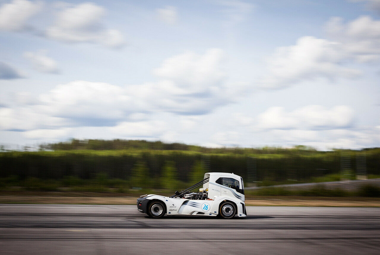Über die Rekordstrecke von 1.000 Metern erreichte "The Iron Knight" eine Höchstgeschwindigkeit von 276 km/h
