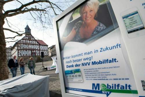 Dieses Plakat soll die Einheimischen auf das Projekt aufmerksam machen