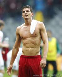 Mario-gomez-ac-220