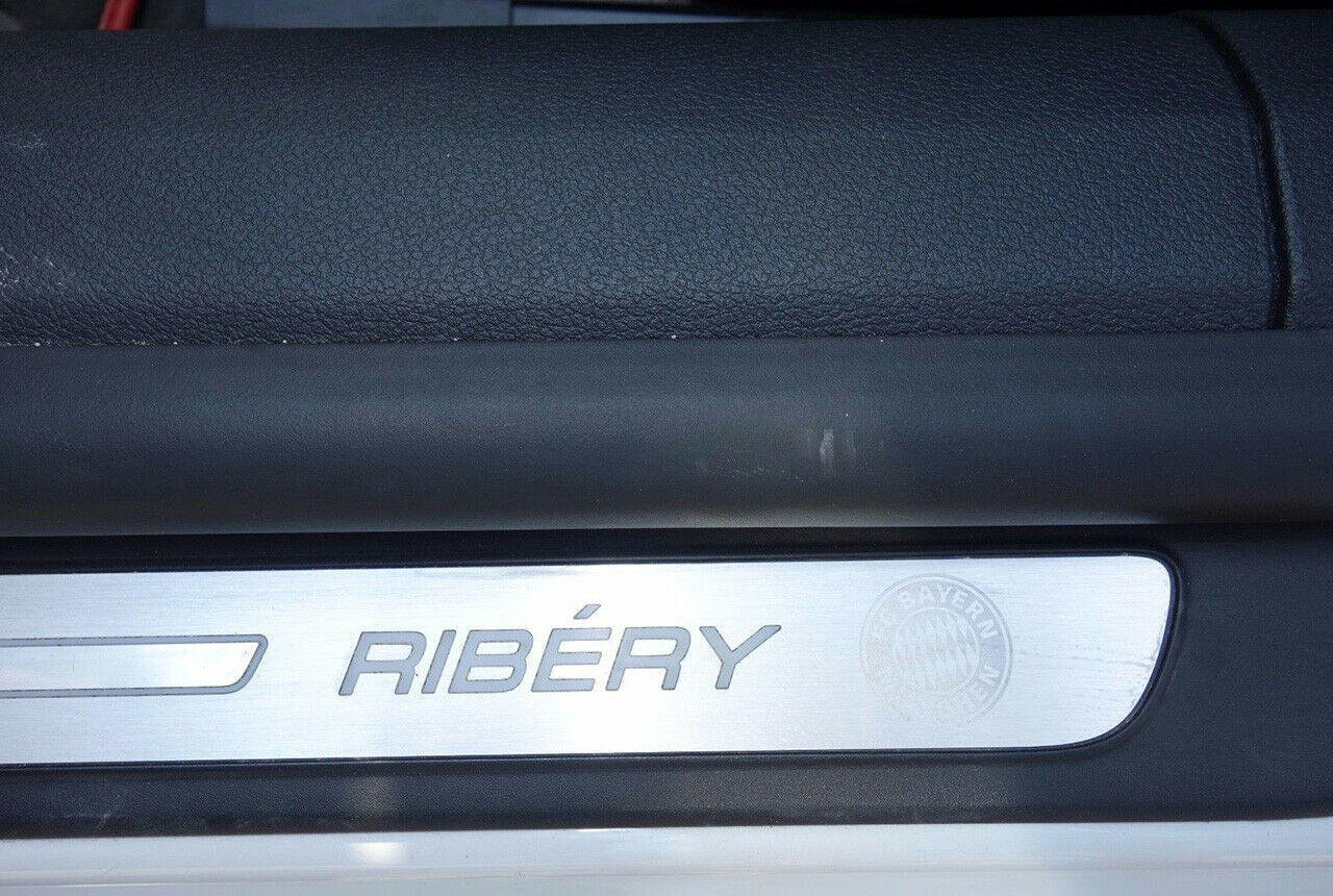 Könnte einen Fan freuen: Ribéry-Schriftzug und Bayern-Logo auf der Einstiegsleiste