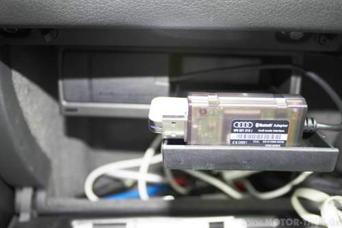 AMI im Handschuhfach, mit BT Dongle