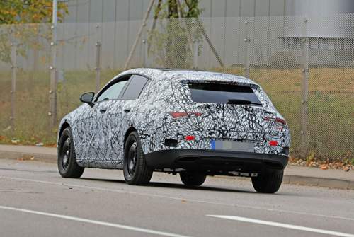 Die Heckscheibe des Mercedes CLA Shooting Brake wird klein, wir rechnen mit spitzen Rücklichtern