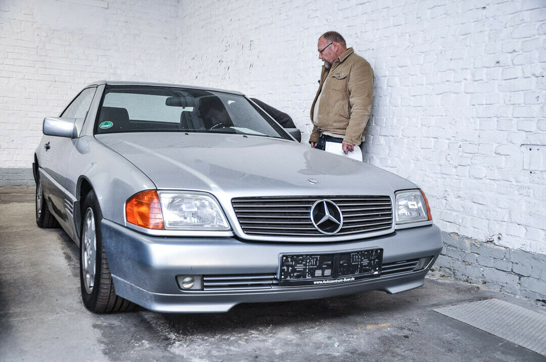 Unter den Auktionsobjekten: Ein Mercedes SL