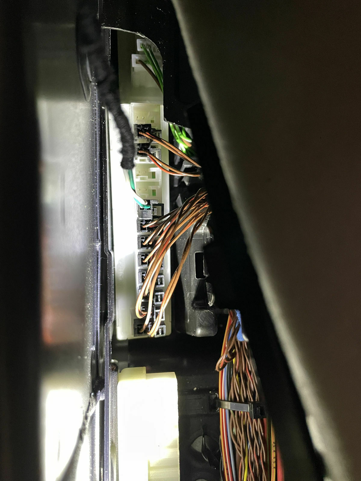 Hilfe bei der Installation von Ambiente (gekauft bei Aliexpress) in der Mittelkonsole