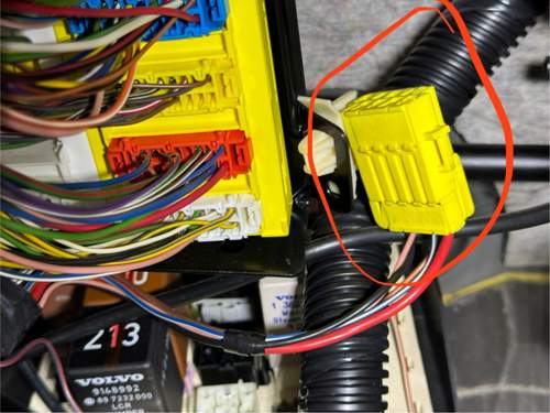 F3 - Gelber Stecker 2