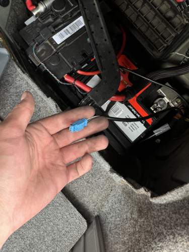 Blaues Kabel vom Minuspol