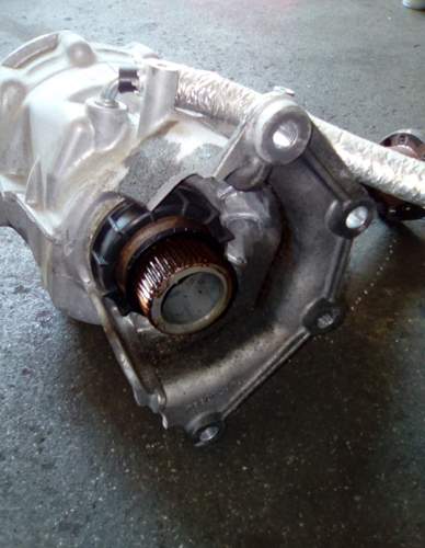 Vorderes Verteilergetriebe des Kuga Allrad.jpg