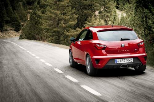 Ein stolzes, großes "Cupra" ziert die Heckklappe.