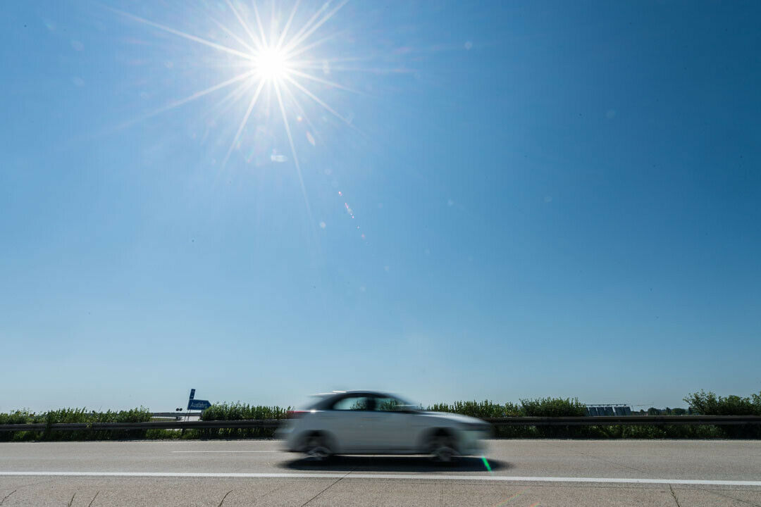 Mit steigenden Außentemperatur nimmt die Wahrscheinlichkeit von Unfällen zu, das ist das Ergebnis einer Auswertung des ADAC